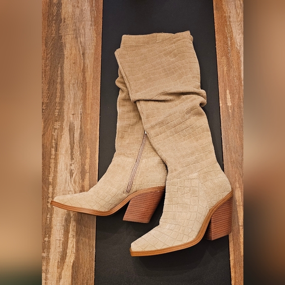 Vince Camuto Alimber suede slouchy gator print tan boots - Picture 4 of 10